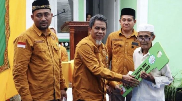 Fakir Miskin di Nagan Raya Terima Rumah dari Baitul Mal