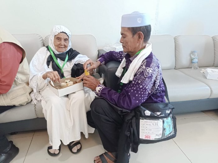 Kisah Petani Pidie, Daftarkan Haji 4 Orang Tua, Kini Hanya Bisa Berangkat Bersama Ibu