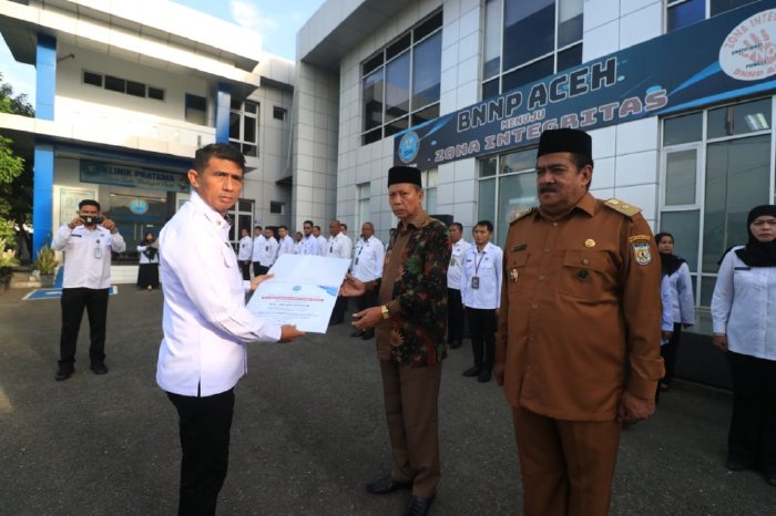 Komitmen Dukung Program P4GN, Kepala BNNP Aceh Beri Penghargaan