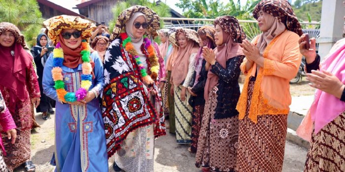 Pj Ketua Dekranasda Aceh Kunjungi Desa Kerajinan Toweren Antara