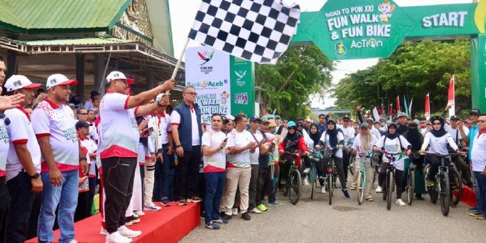 Meriahkan PON XXI Gubernur Lepas Peserta Jalan Santai dan Sepeda Santai