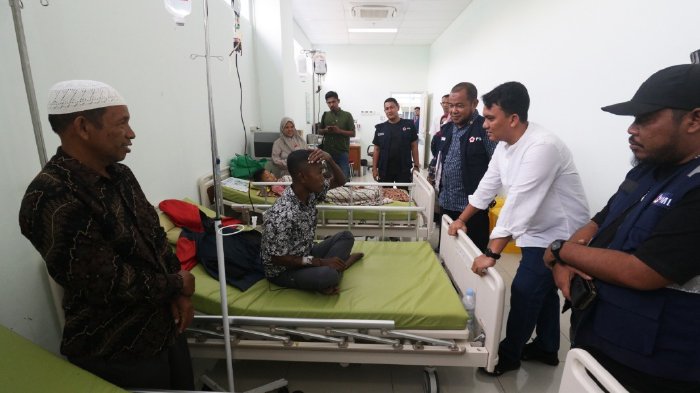 Sambangi Penyandang Talasemia, Ketua PMI Kota Banda Aceh Berikan Santunan